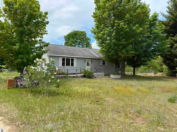 1330 Betsie River Rd, Interlochen, MI 49643