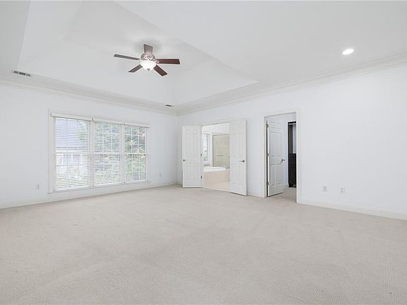 5th image of 5468 Wentworth St