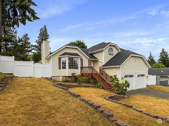 3rd image of 10100 Ashley Circle NW