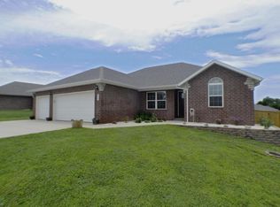 833 S Fox Creek Rd, Willard, MO 65781