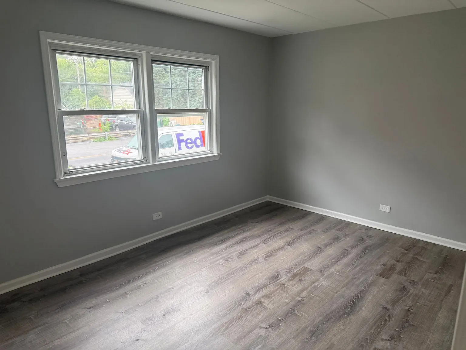 446 N Ardmore Ave — Photo 3