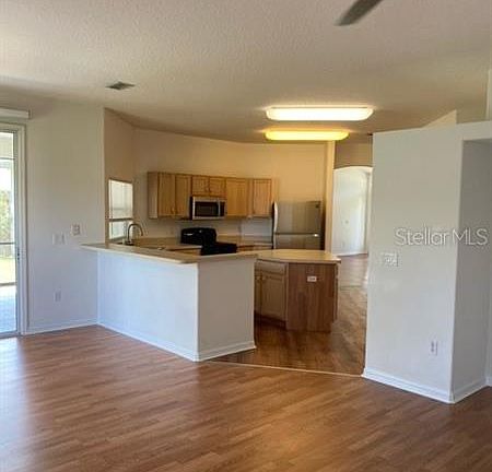3rd image of 19 Bannbury Ln