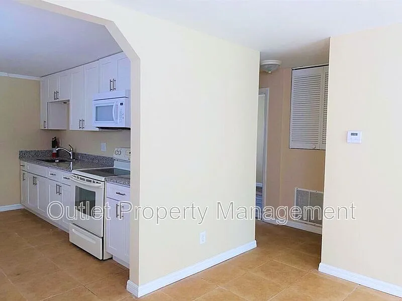 2 bed, 1.0 bath, 750 sqft, $1,340 — Photo 3