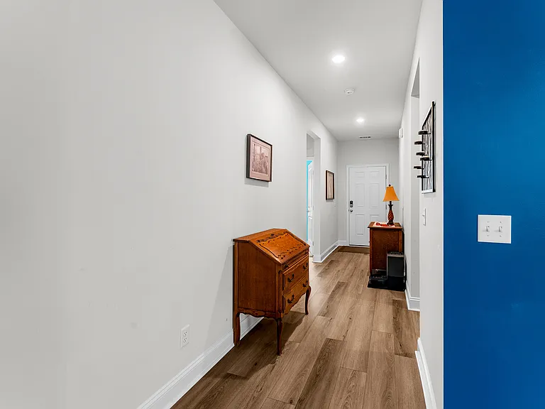 203 Glick Way — Photo 5