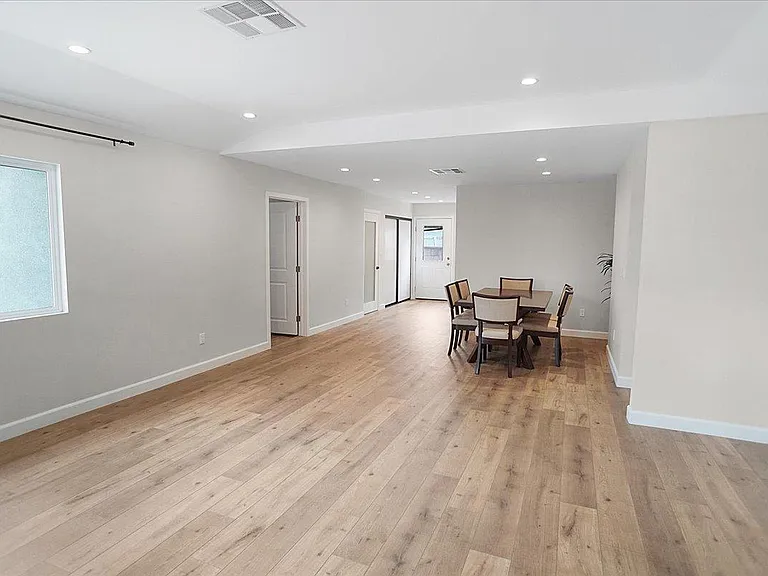 22934 Roscoe Blvd — Photo 3