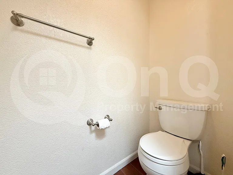 1915 E Buena Vista Dr — Photo 23