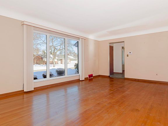 5th image of 971 Canterbury Rd