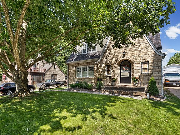 2nd image of 1936 Hayselton Dr