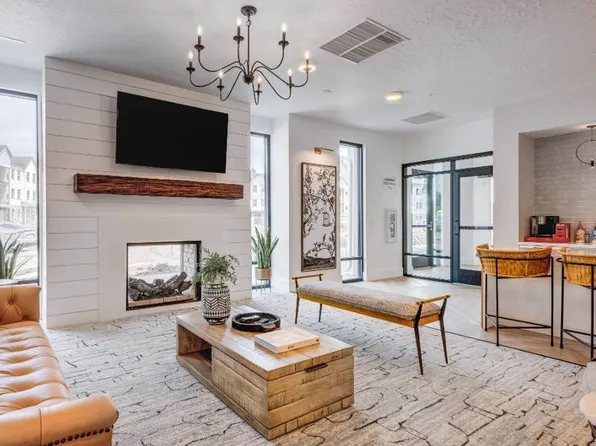 Aria Townhomes and Apartments