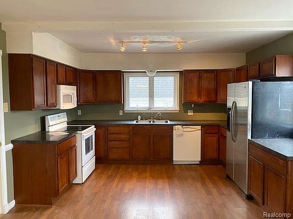3rd image of 5271 Isles Rd