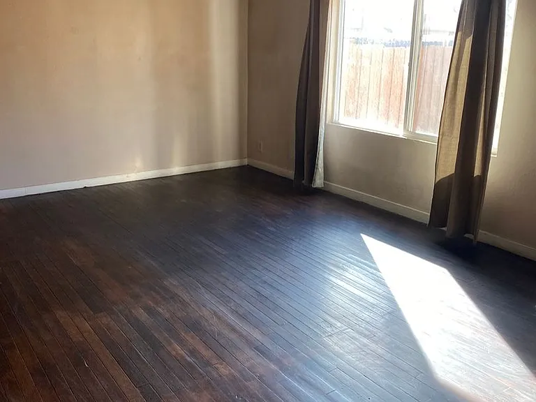 202 W Tilden St — Photo 4