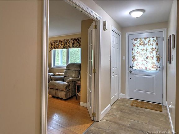 3rd image of 743 Waasis Rd W