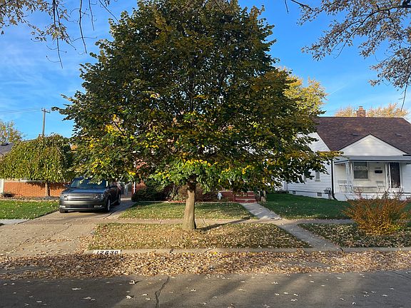 3rd image of 12630 Helen St