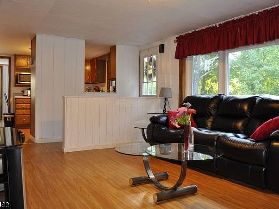 4th image of 905 Iris Cir