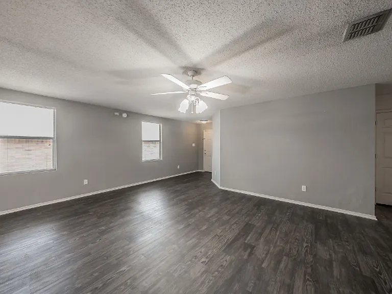 3327 Clydesdale Dr — Photo 5