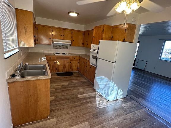 4th image of 905 28th Ave #905