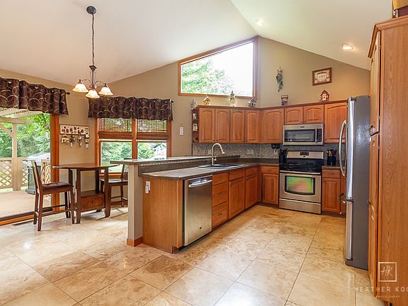 4th image of 992 Judie Dr