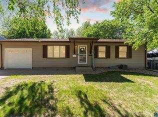 1005 S Cloudas Ave, Sioux Falls, SD 57103