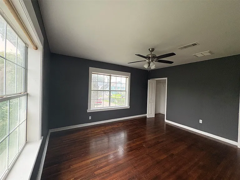 4817 Avenue Q 1/2 — Photo 13