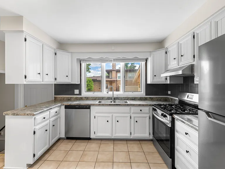 116 Kingston Pl — Photo 3