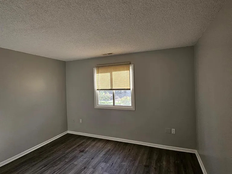 1503 Raspberry Ct — Photo 2