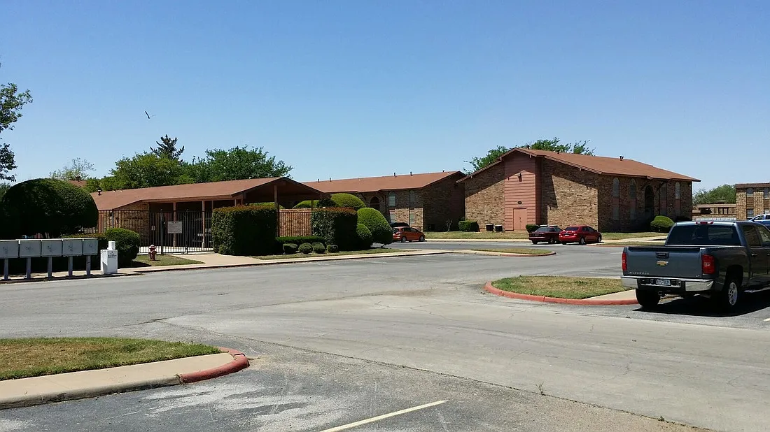 Summit Apartments — Photo 1