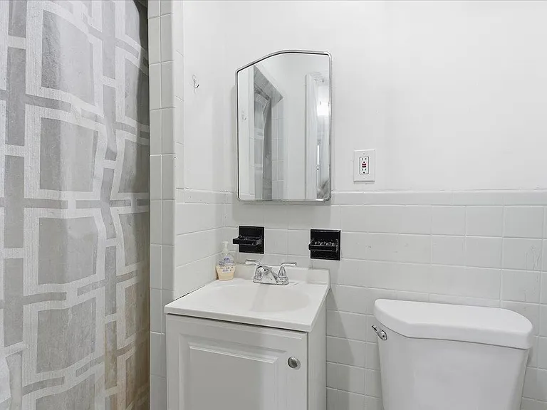 78 Logan Ave — Photo 12
