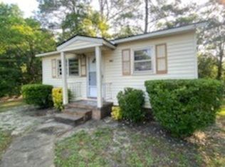 117 S 4th St #B, Spring Lake, NC 28390