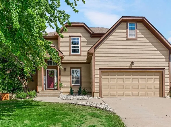 1208 N 2nd St E, Louisburg, KS 66053