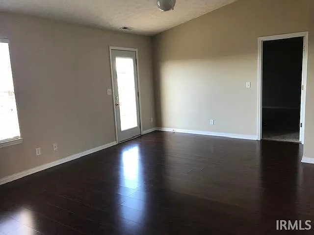 3 bed, 2.0 bath, 1284 sqft, $1,895 — Photo 2