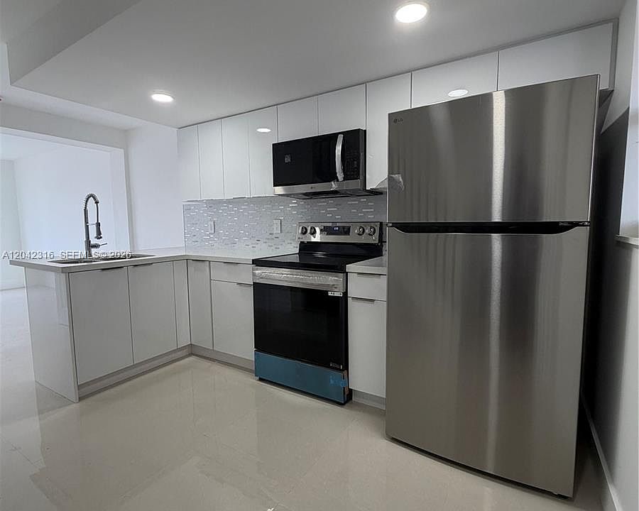 1st image of 1551 W Okeechobee Rd #9