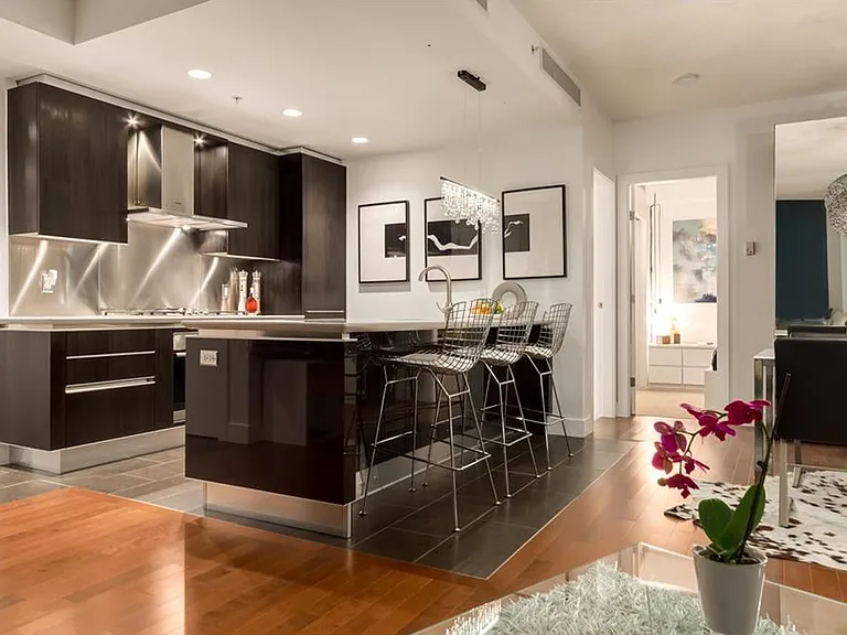 433 11th Ave SE #904 — Photo 9
