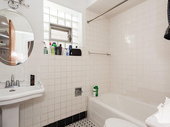 3rd image of 2448 W Chicago Ave