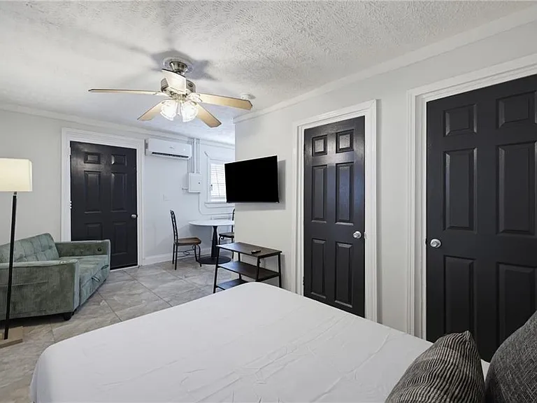 235 Walnut St NW #F — Photo 11