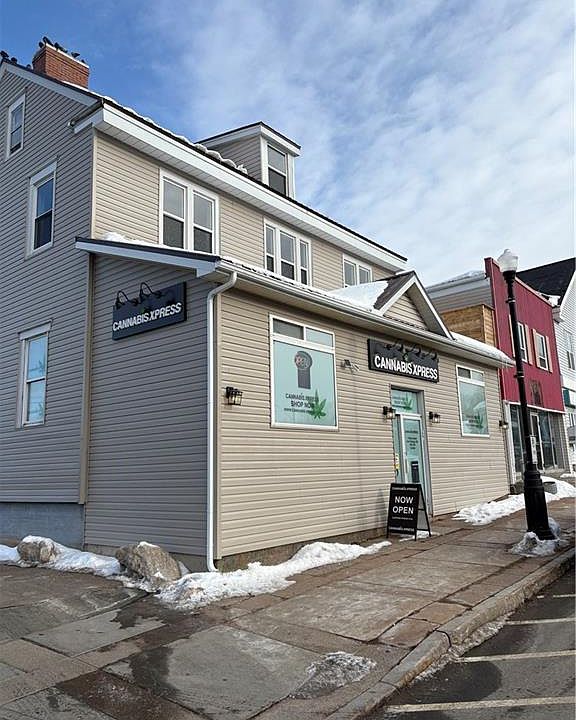 1st image of 15 Main St