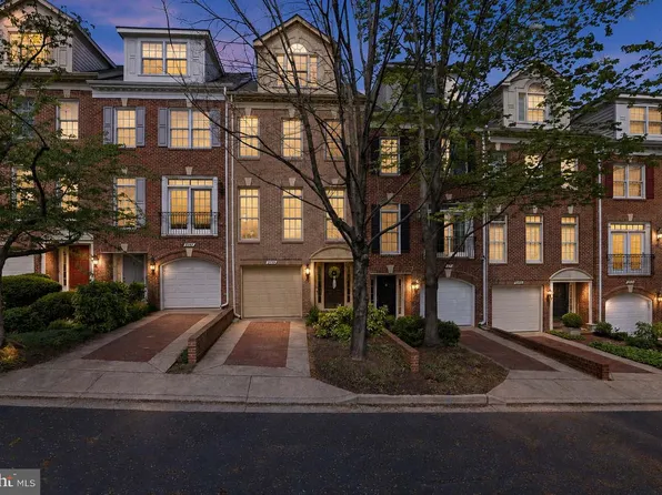 2139 N Pierce Ct, Arlington, VA 22209
