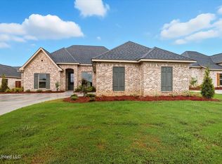 1012 Kensington Dr, Flowood, MS 39232