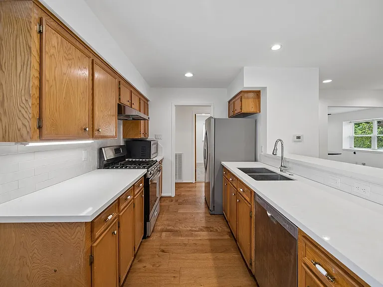 7050 Cole Creek Dr — Photo 3