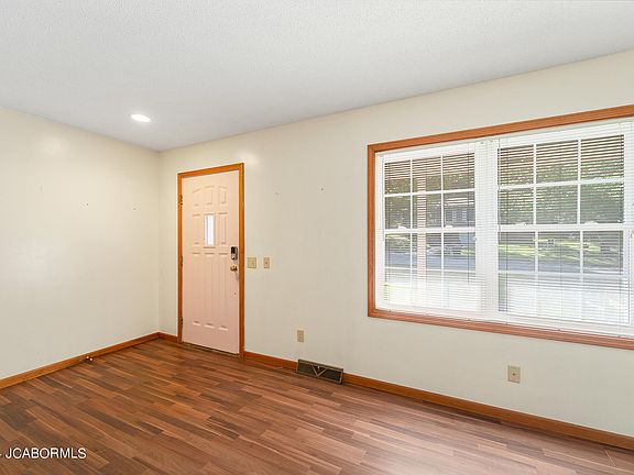 5th image of 1606 Shady Ct