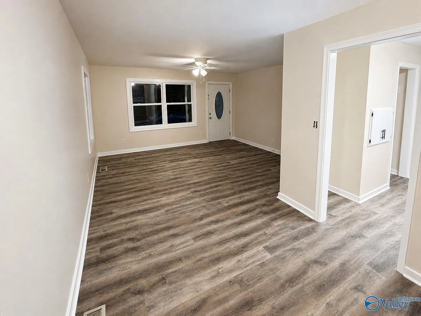 3 bed, 1.5 bath, 1244 sqft, $1,550 — Photo 4