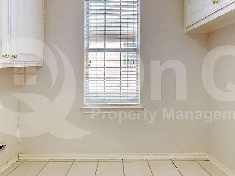 4513 Saint James Dr — Photo 31