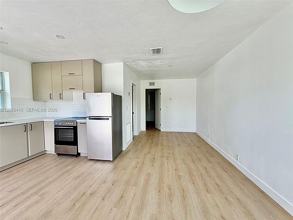 5th image of 101 SW 4th Ave