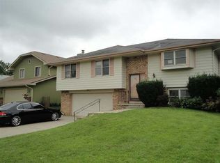 15231 R St, Omaha, NE 68137