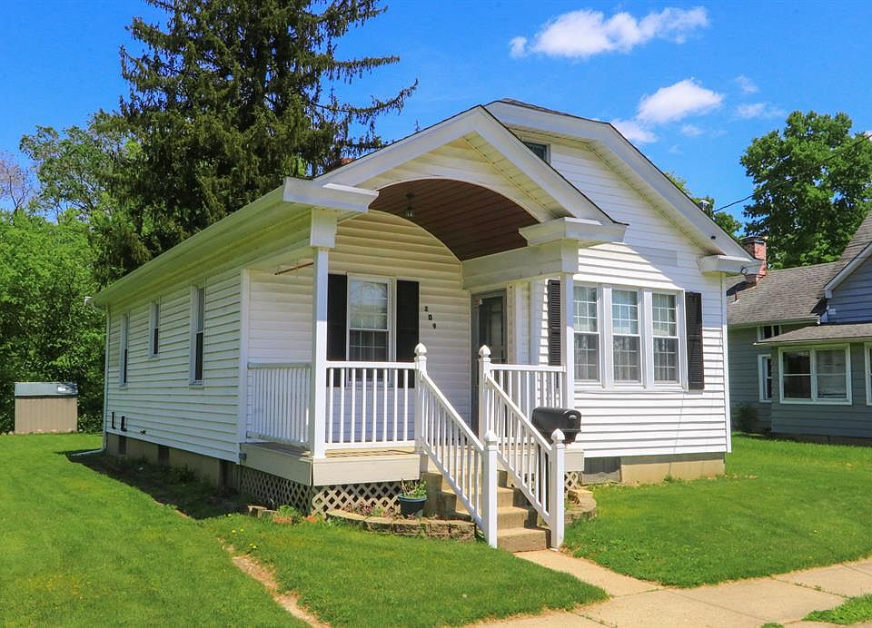 1st image of 209 W Harrison Ave