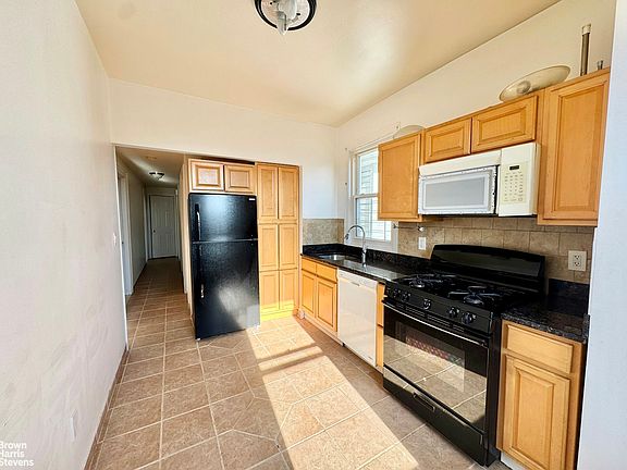 4th image of 112 E 236th St #2