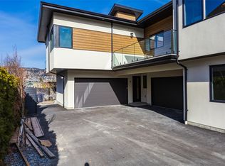 970 Lawson Ave #4, Kelowna, BC V1Y6T1