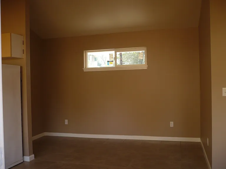 227 NW 11th St #1/2 — Photo 7