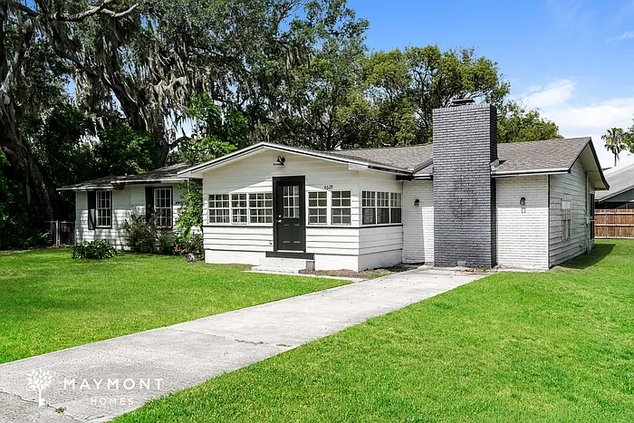 4629 Harden Blvd — Photo 2