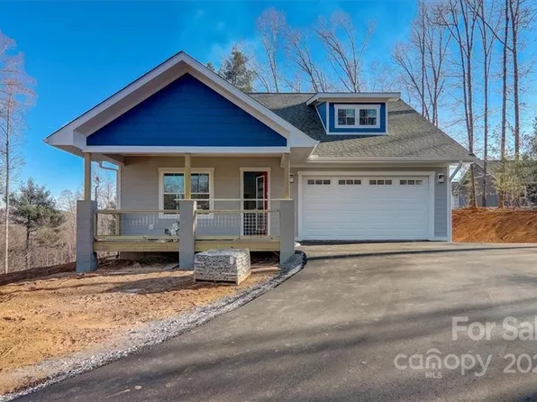 27 Jonathan Ln, Hendersonville, NC 28792