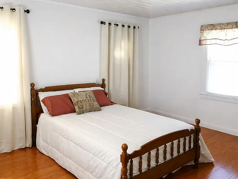423 Epworth Rd — Photo 4